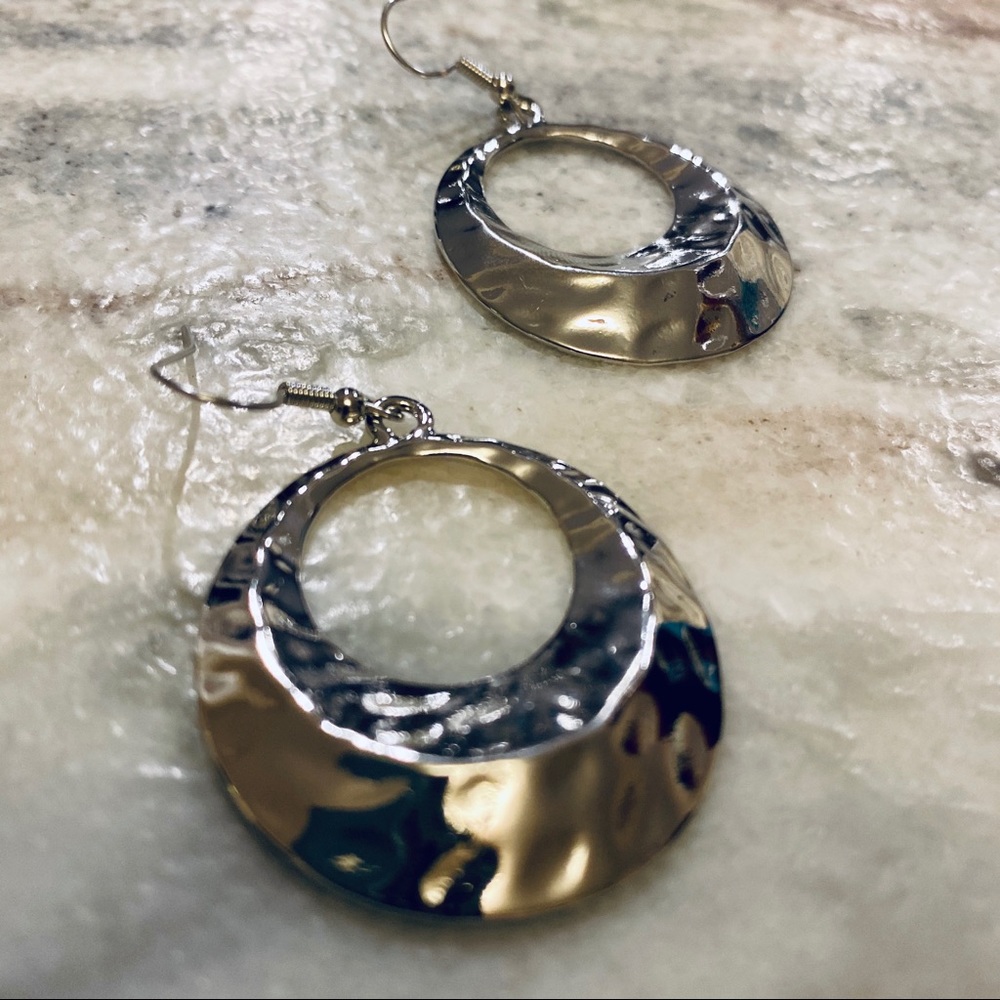 Paparazzi Hammered earrings